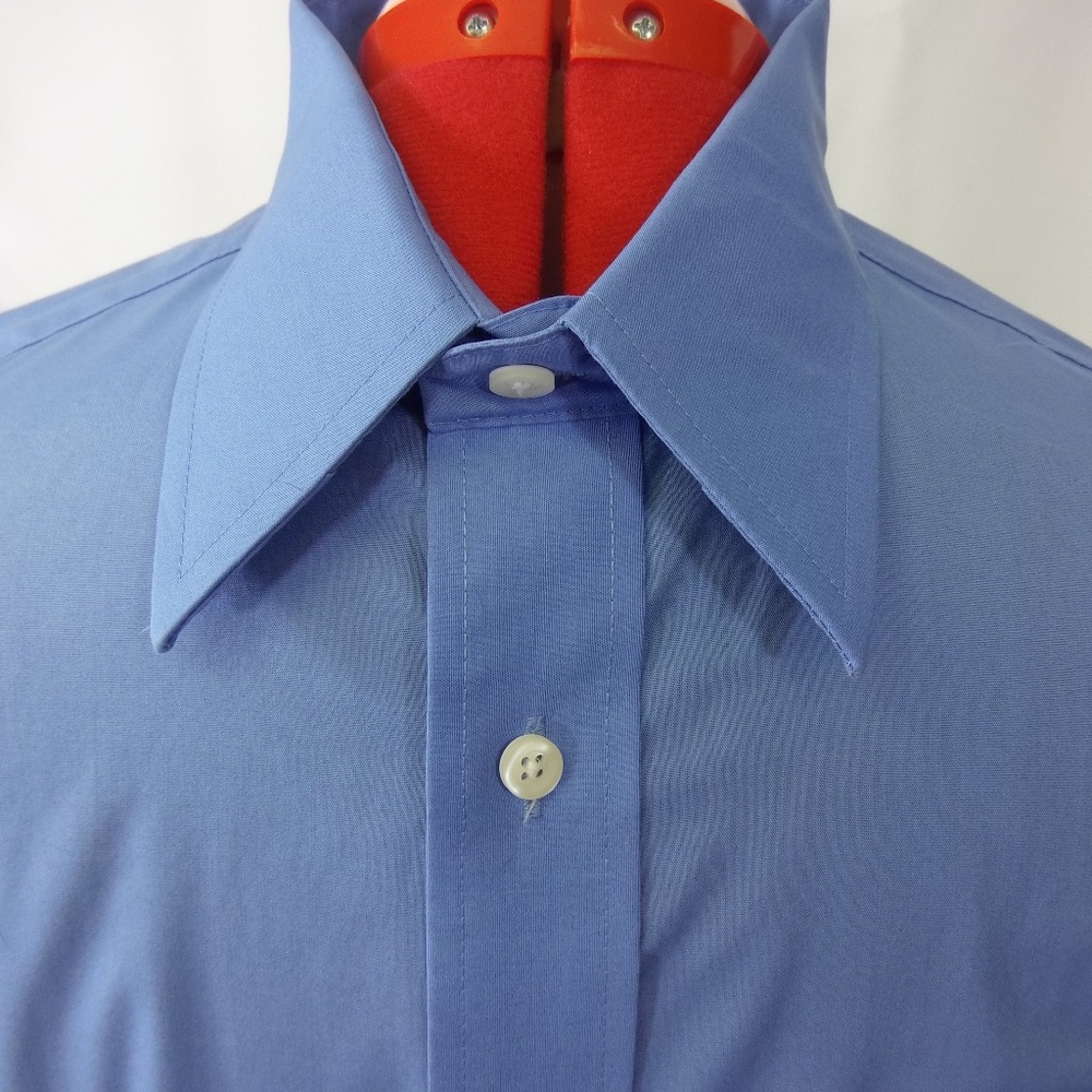 Men's medium Blue Button up Shirt 15  32/33
